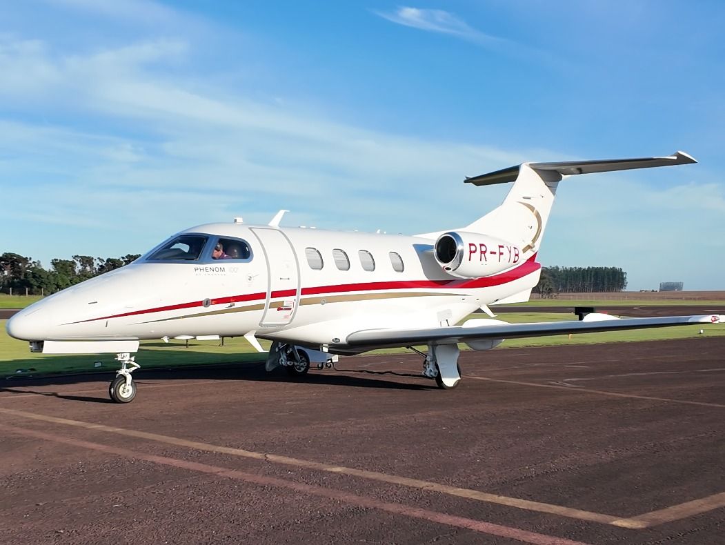 Aeronave executiva da Prati-Donaduzzi no pátio do Aeroporto Municipal Luiz Dalcanale Filho em Toledo