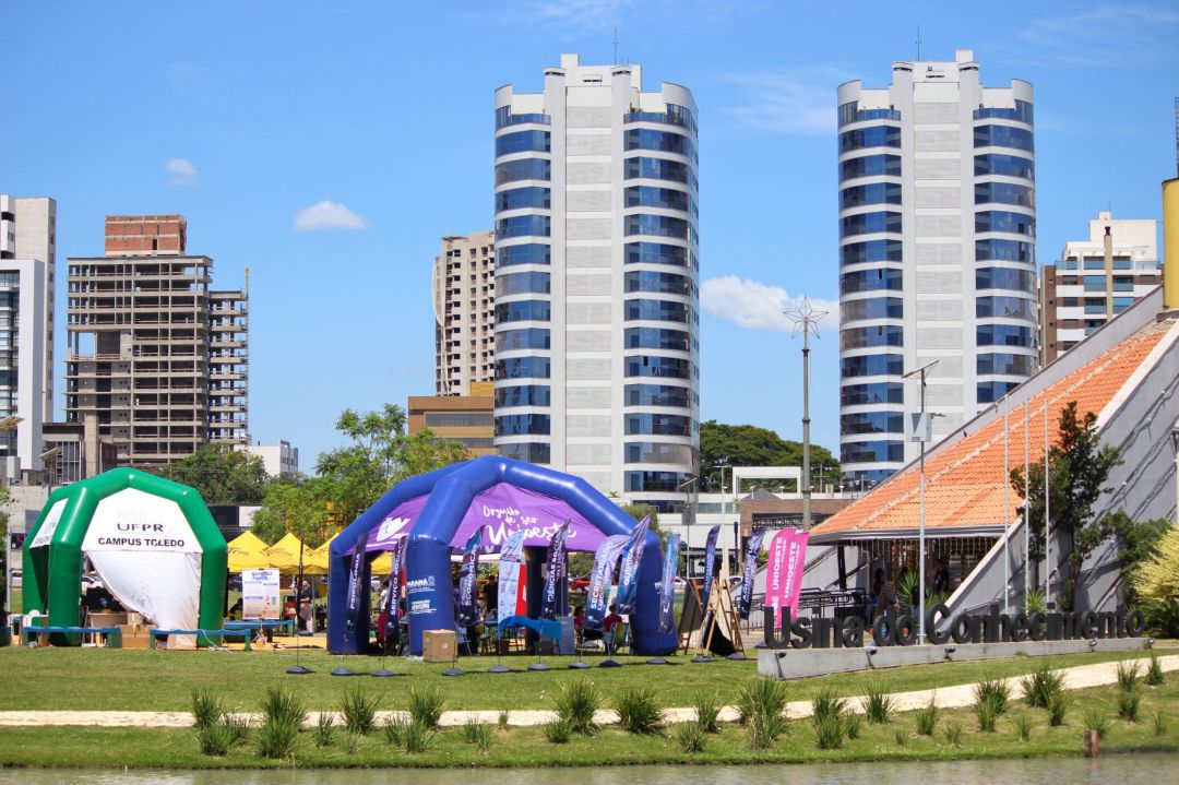 Auditório da Unioeste campus Toledo durante evento de inovação e tecnologia
