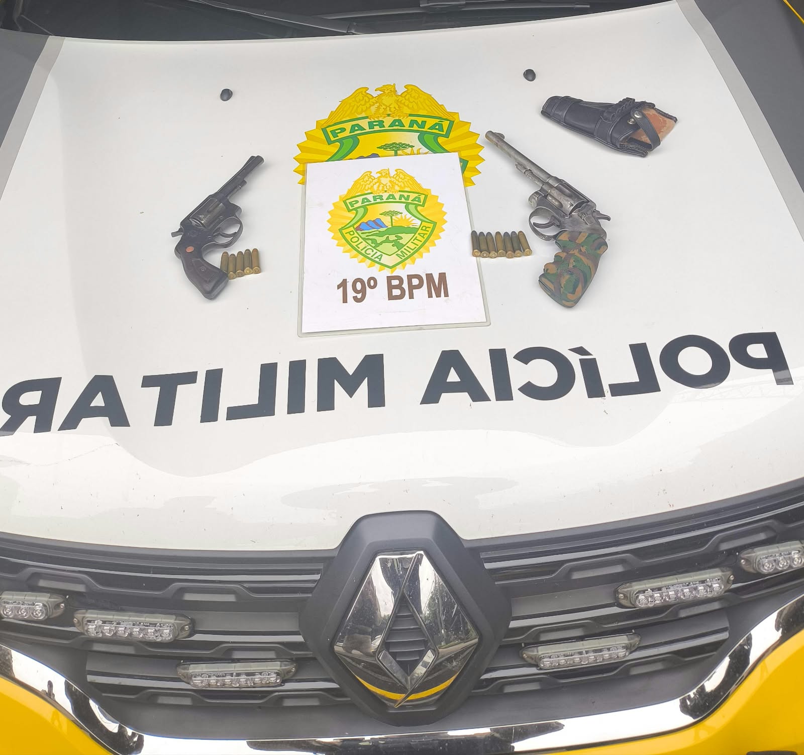 Policiais militares em ação durante uma ocorrência em Toledo