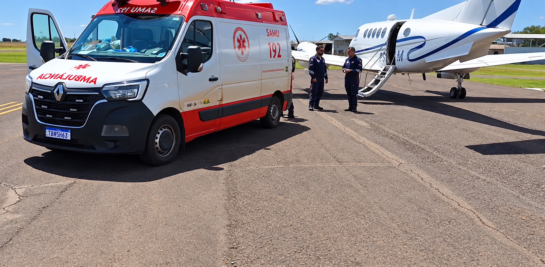 Ambulância do SAMU em deslocamento para atendimento aeromédico em Toledo