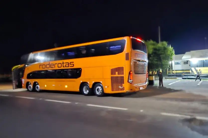 Viaturas da Polícia Rodoviária Estadual em patrulhamento na rodovia PR-317 no Paraná