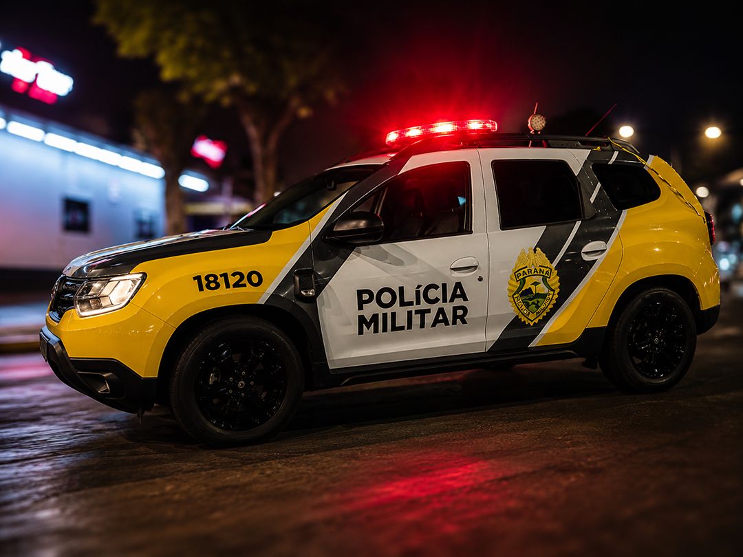 Viatura da Polícia Militar em atendimento de ocorrência de violência doméstica em Toledo